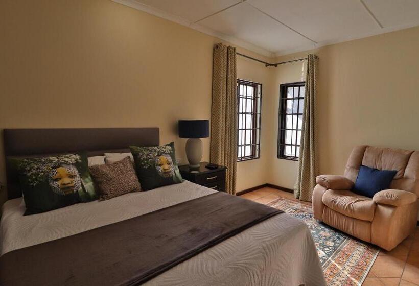 פנסיון Highway Gardens Guest House