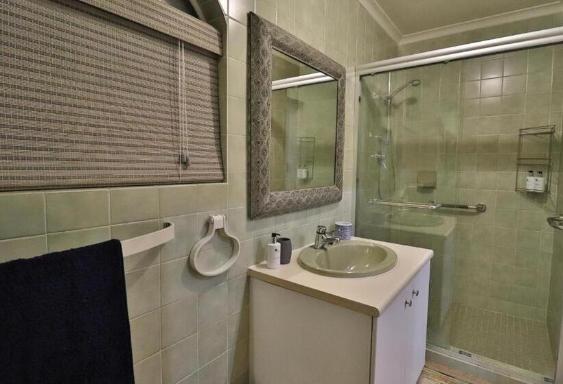 פנסיון Highway Gardens Guest House