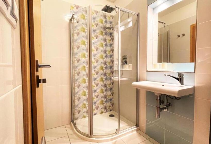 膳宿费 Výšinka 719