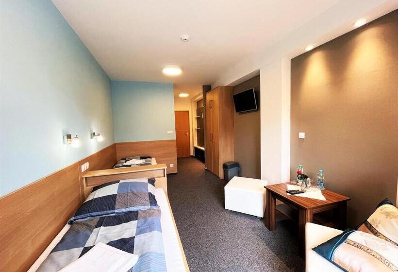 膳宿费 Výšinka 719