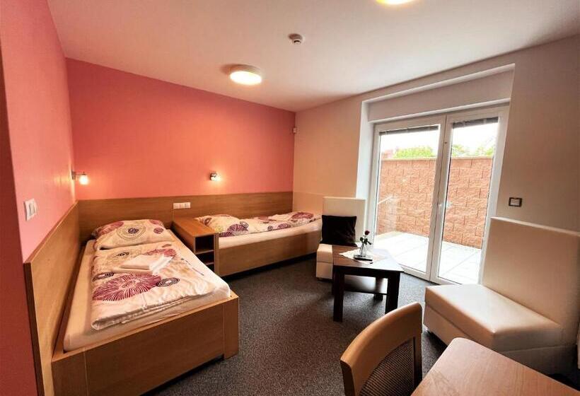 膳宿费 Výšinka 719