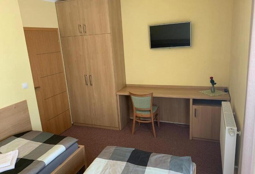 膳宿费 Výšinka 719