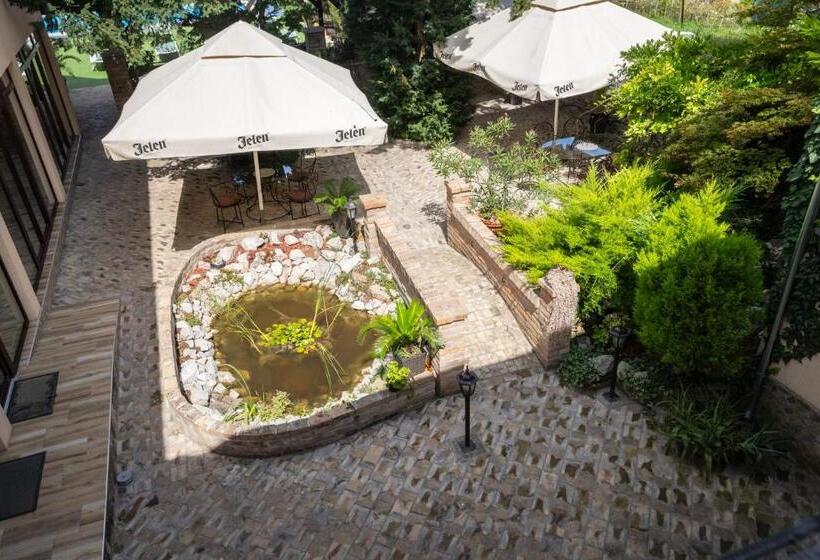 تختخواب و صبحانه Garden House