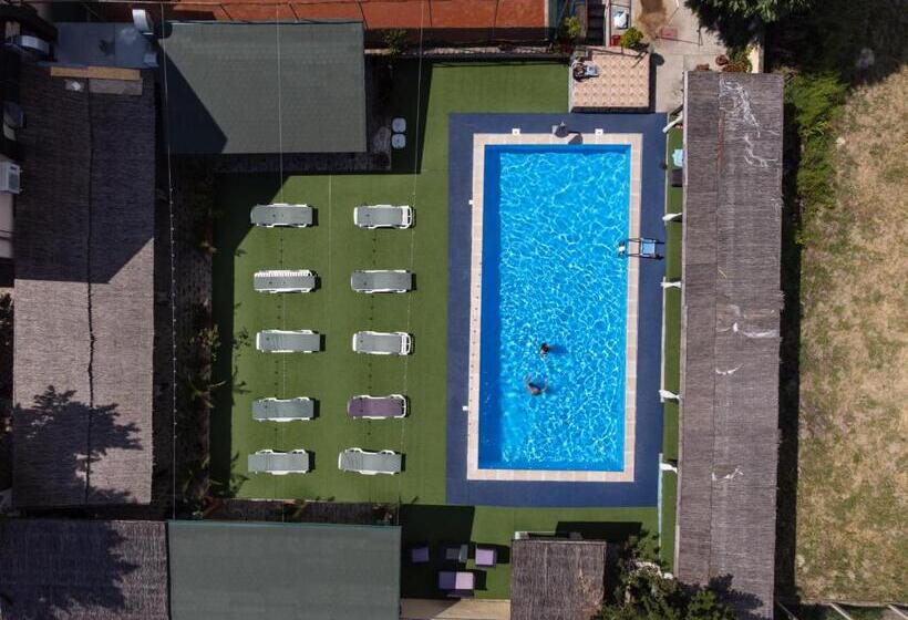 تختخواب و صبحانه Garden House