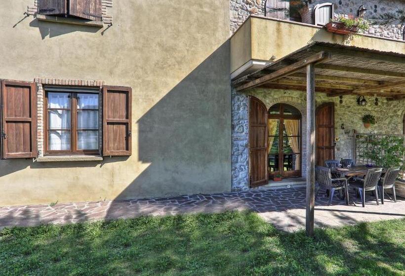 호텔 Appartamento Girasole   Agriturismo Le Selvole