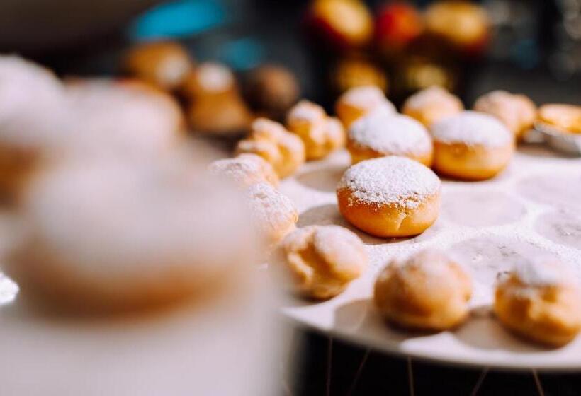 בית מלון כפרי Astoria