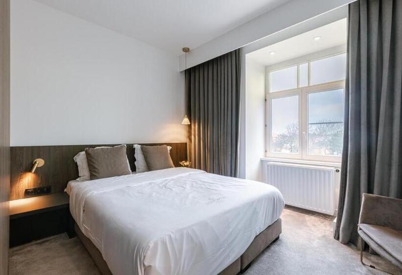 בית מלון כפרי Astoria