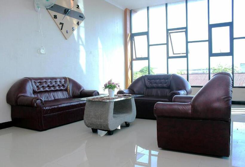 پانسیون Reddoorz Syariah At Hotel Grand Mentari