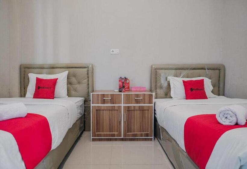 پانسیون Reddoorz Syariah At Hotel Grand Mentari
