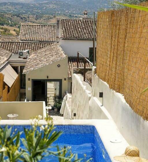 Ronda Center Apartments With Pool