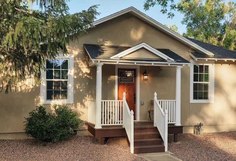 2br Olympic Center Downtown