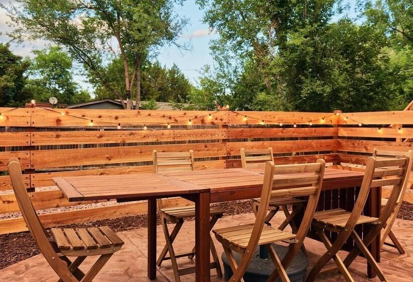 2br Olympic Center Downtown