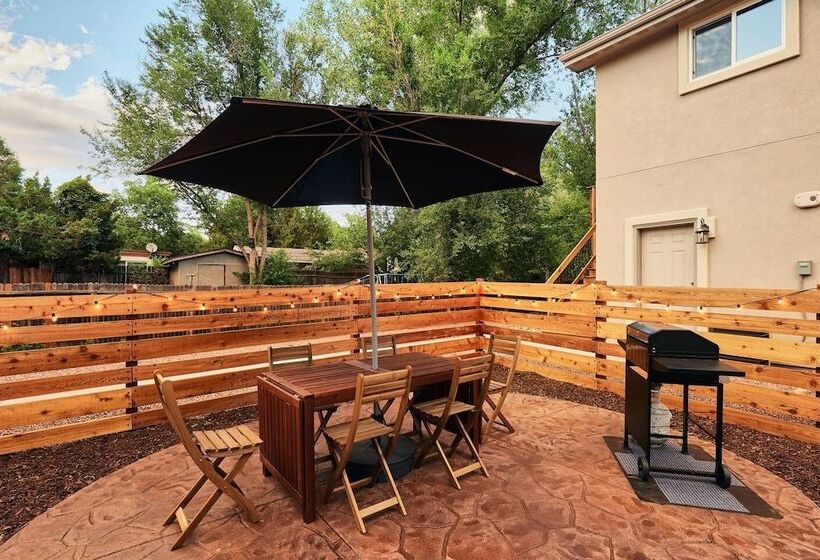 2br Olympic Center Downtown