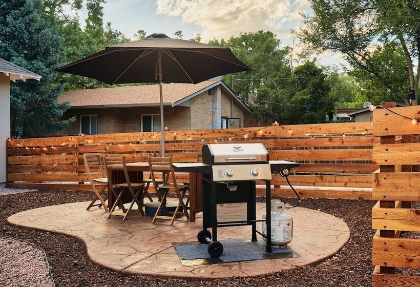 2br Olympic Center Downtown