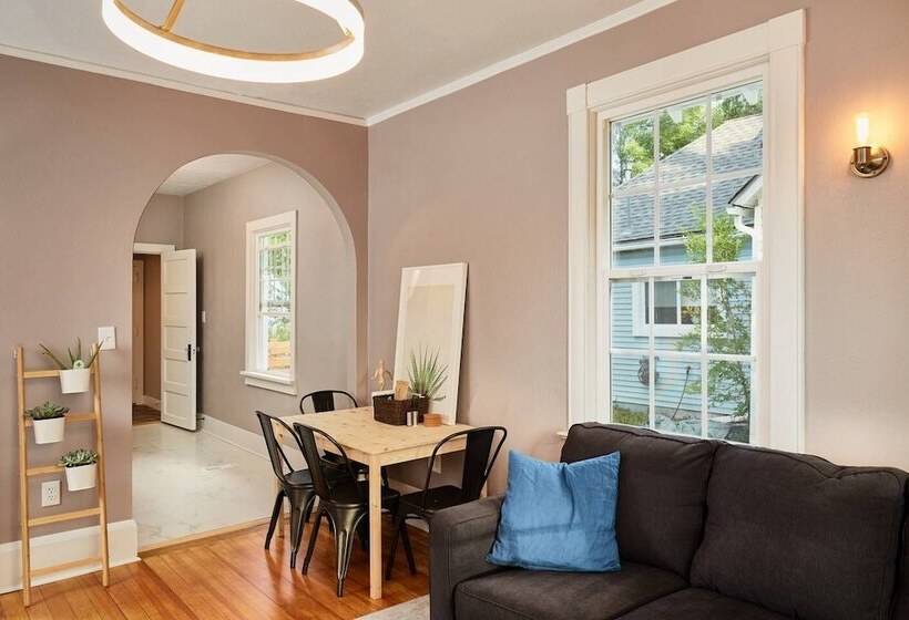 2br Olympic Center Downtown