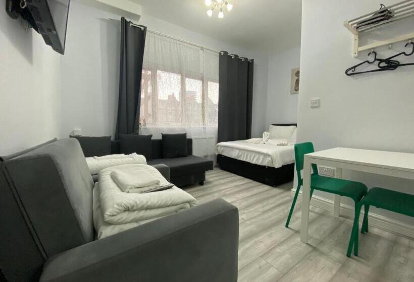 Общежитие Comfortable Cosy Budget Studios In City Center