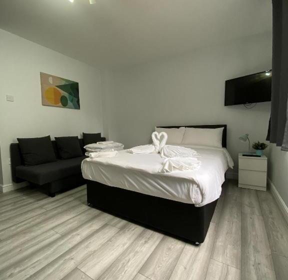 Общежитие Comfortable Cosy Budget Studios In City Center