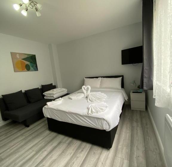Общежитие Comfortable Cosy Budget Studios In City Center