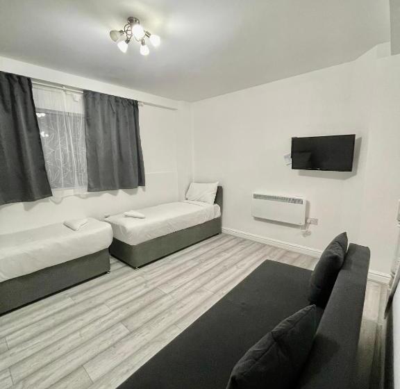 Общежитие Comfortable Cosy Budget Studios In City Center