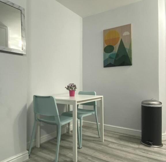 Общежитие Comfortable Cosy Budget Studios In City Center