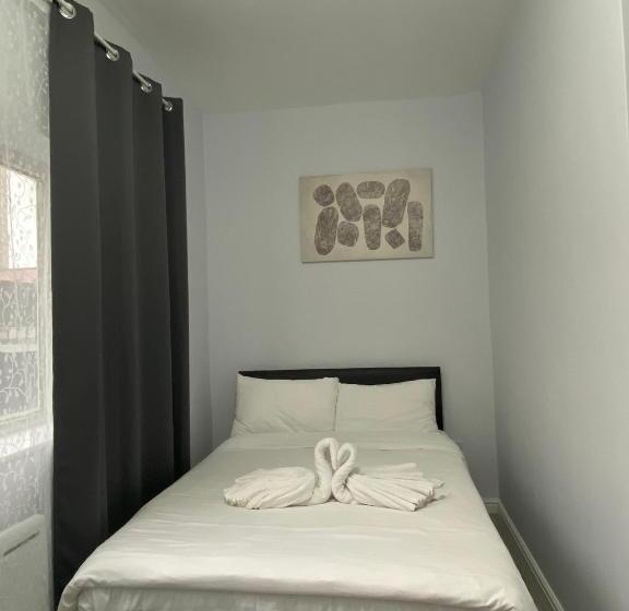 Общежитие Comfortable Cosy Budget Studios In City Center