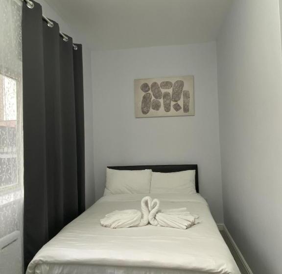 Общежитие Comfortable Cosy Budget Studios In City Center