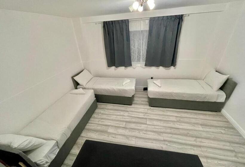 Общежитие Comfortable Cosy Budget Studios In City Center