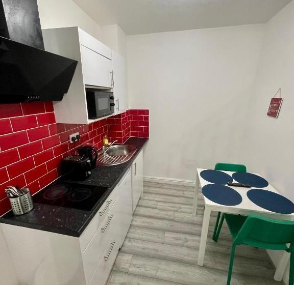 Общежитие Comfortable Cosy Budget Studios In City Center