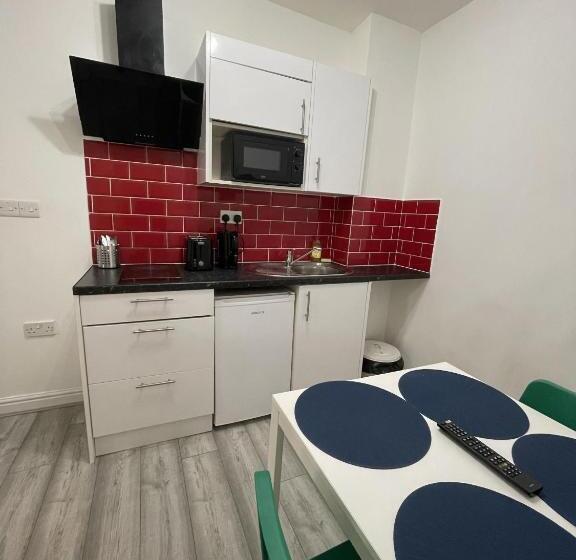 Общежитие Comfortable Cosy Budget Studios In City Center