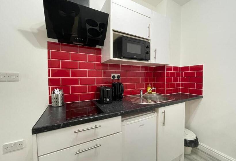 Общежитие Comfortable Cosy Budget Studios In City Center