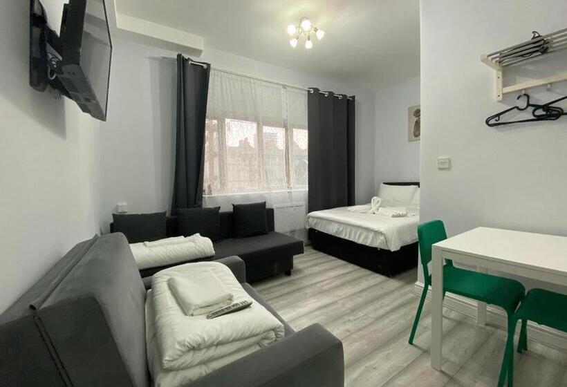 Общежитие Comfortable Cosy Budget Studios In City Center