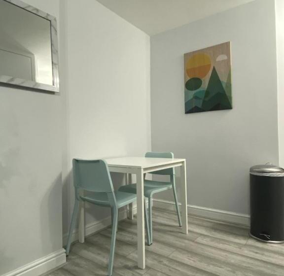 Общежитие Comfortable Cosy Budget Studios In City Center