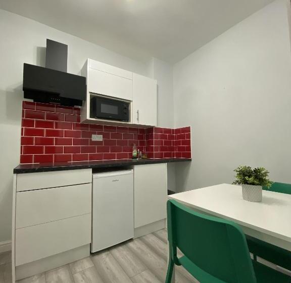 Общежитие Comfortable Cosy Budget Studios In City Center