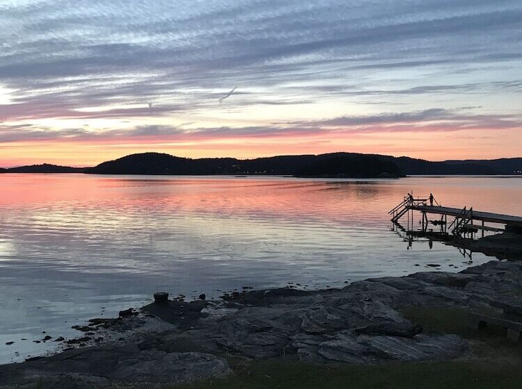 Anfasteröd Gårdsvik   Tälten