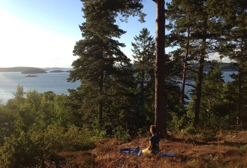 Anfasteröd Gårdsvik   Tälten