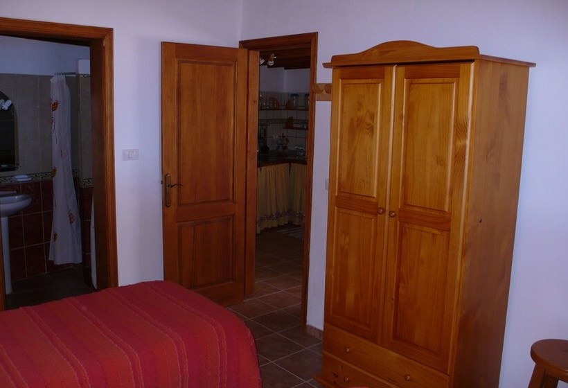 Casas Pedro Y Carmen