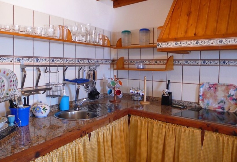 Casas Pedro Y Carmen