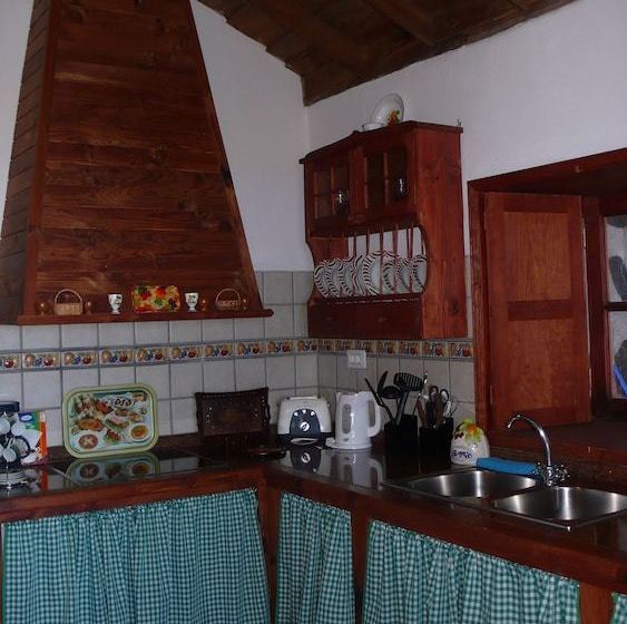 Casas Pedro Y Carmen