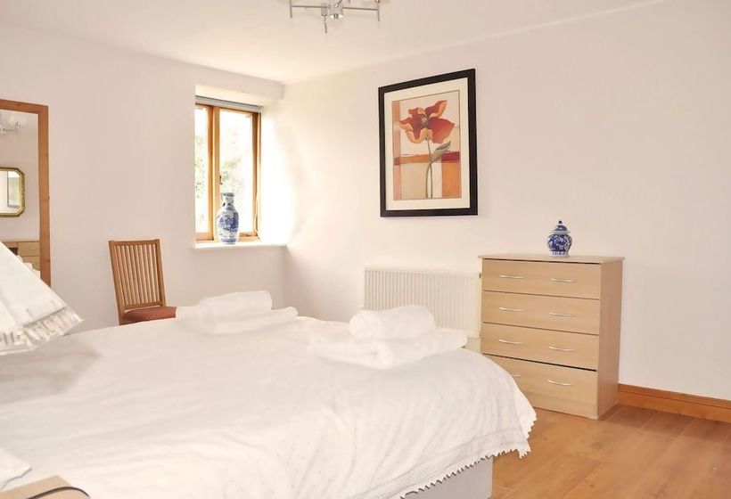 Charming Barn Conversion With Wood Burner Near Looe