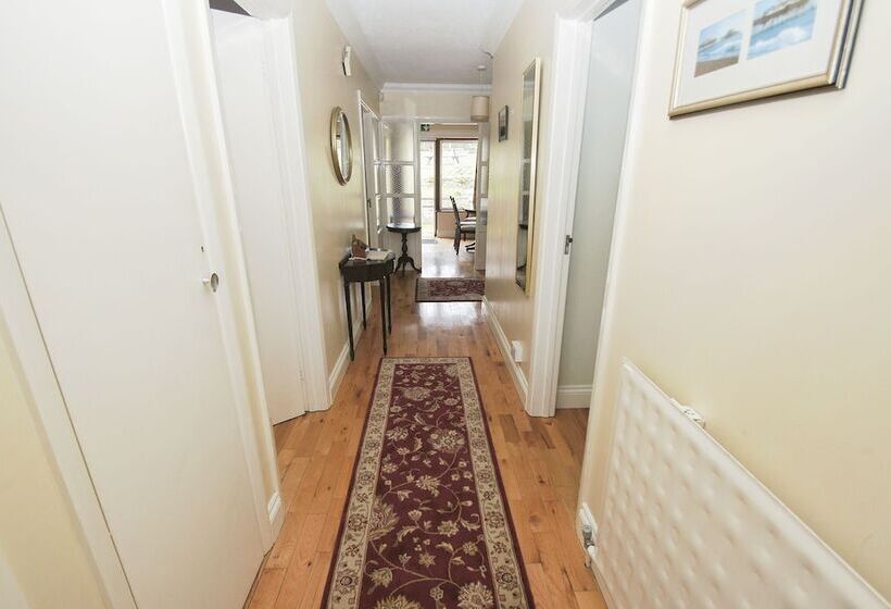 Dean Court Bungalow Parking By Brighton Holiday Lets