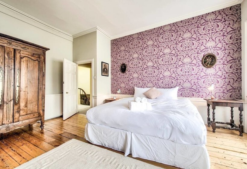 Historic City Centre Georgian Townhouse: Free Parking & Garden