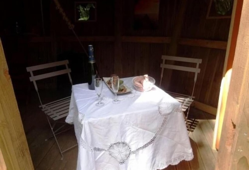 Отель Les Cabanes Du Lac Du Der