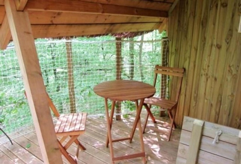 Отель Les Cabanes Du Lac Du Der