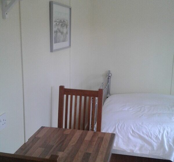 בית מלון כפרי The Shepherd S Hut