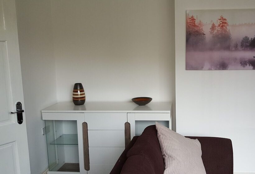 膳宿费 Hollinside Road