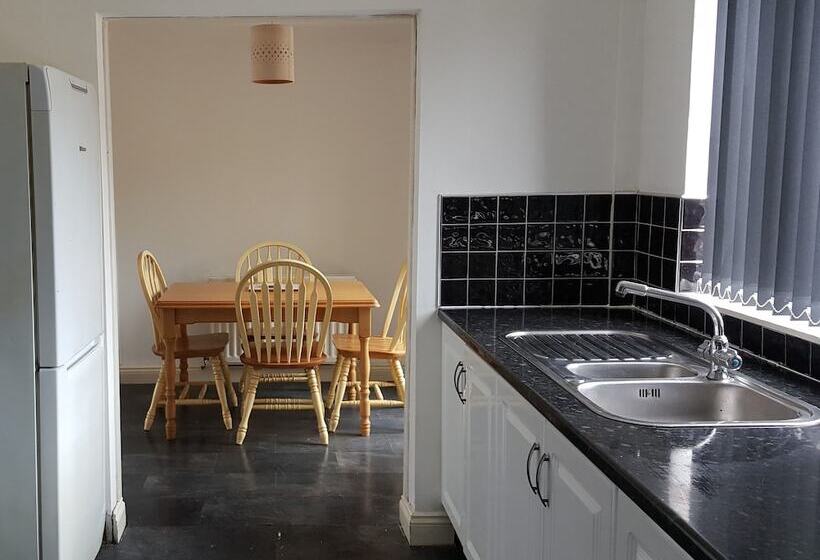 膳宿费 Hollinside Road