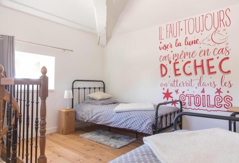 ペンション Le Mas Des Alexandrins