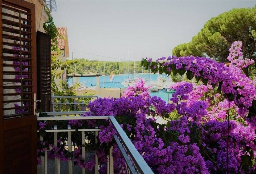 بنسيون Rooms Anna