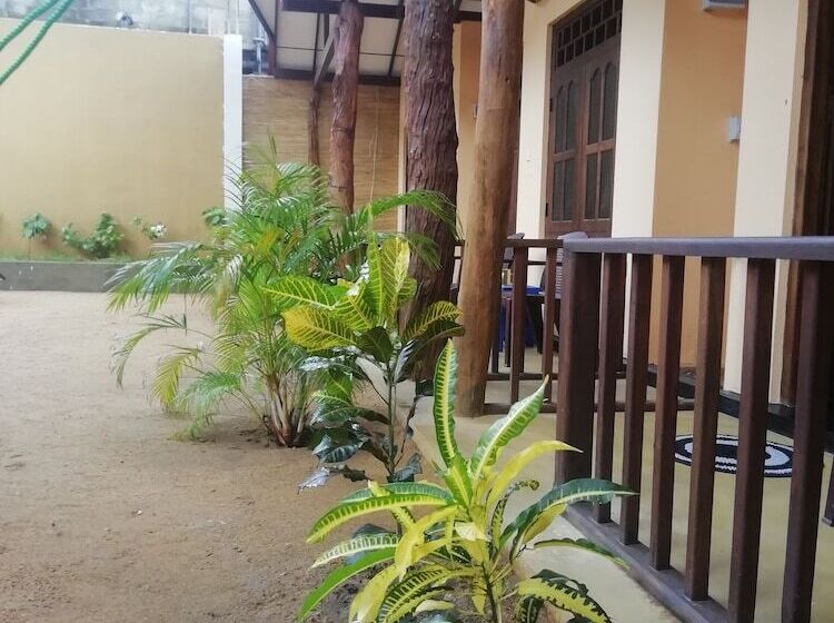 بنسيون Surf & Relax Inn Arugambay