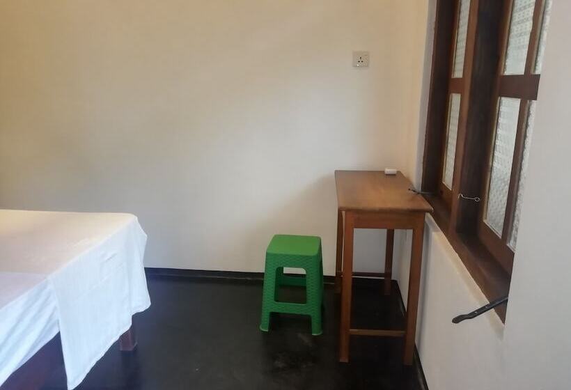 بنسيون Surf & Relax Inn Arugambay